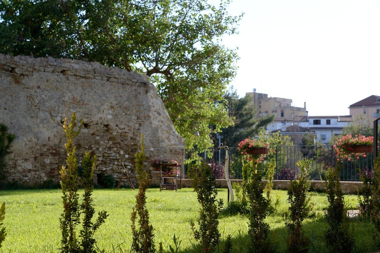 Bed and Breakfast Torre della Loggia - Dimora Storica - Ortona Esterno foto